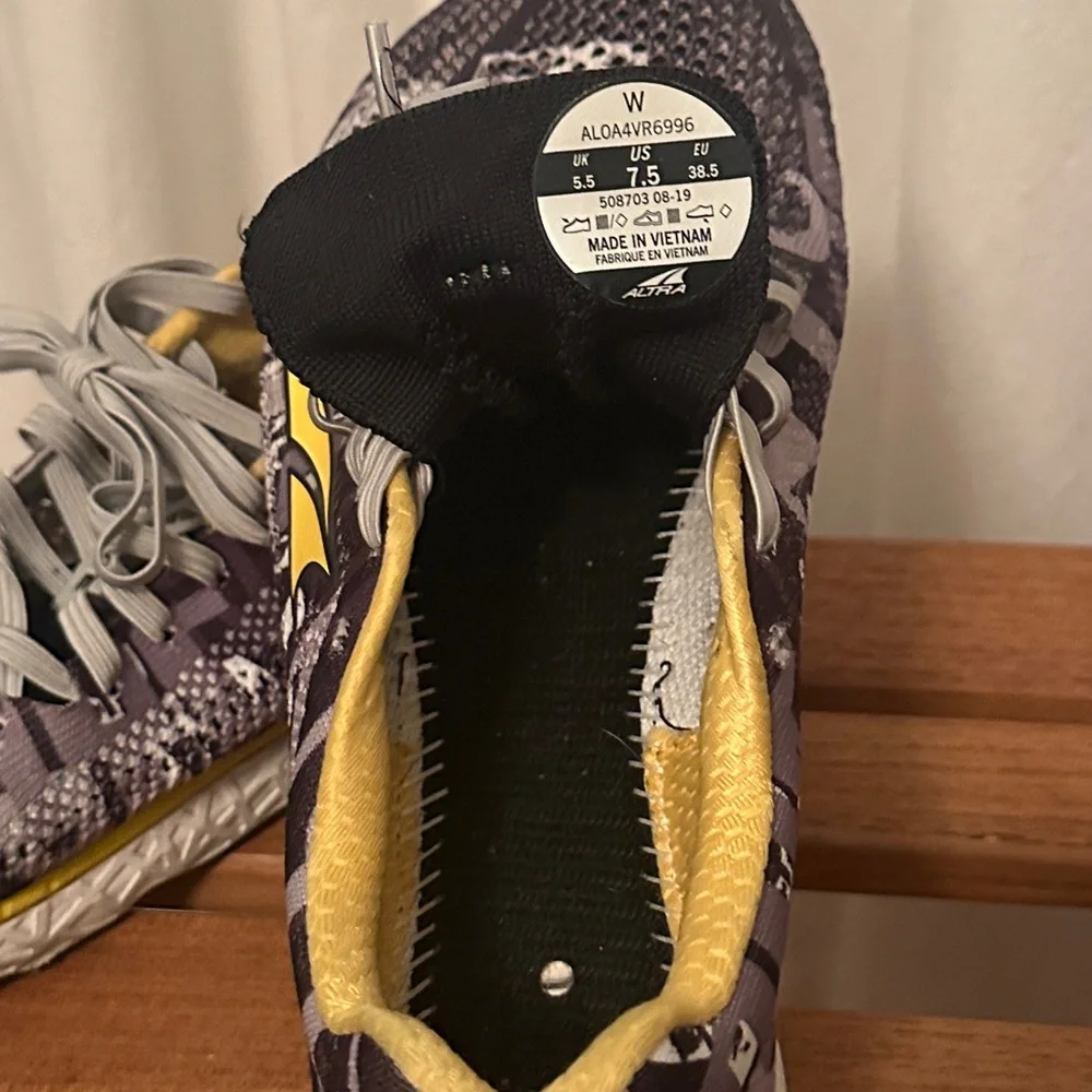 Altra Women's Escalante Racer-Gray and Yellow Athletic Shoes. No insole. - Picture 1 of 2